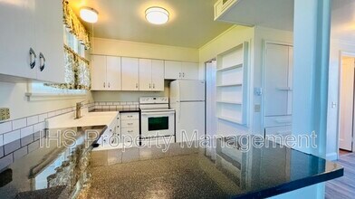 1209 George Washington Way in Richland, WA - Building Photo - Building Photo