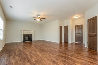 441 Chandler Bluff Ct SE in Grayson, GA - Foto de edificio - Building Photo