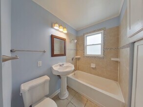 5944 E Kinkaid St in Wichita, KS - Building Photo - Building Photo