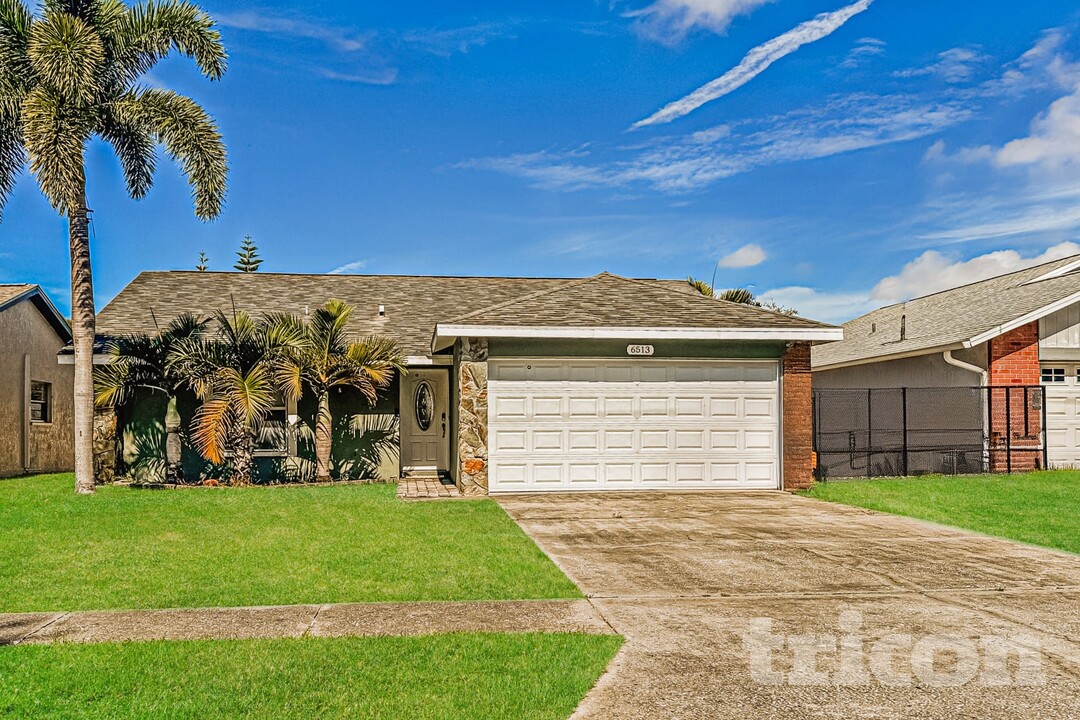 6513 68th Ave N in Pinellas Park, FL - Foto de edificio