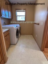 10022 Fallgold Pkwy in Minneapolis, MN - Building Photo - Building Photo