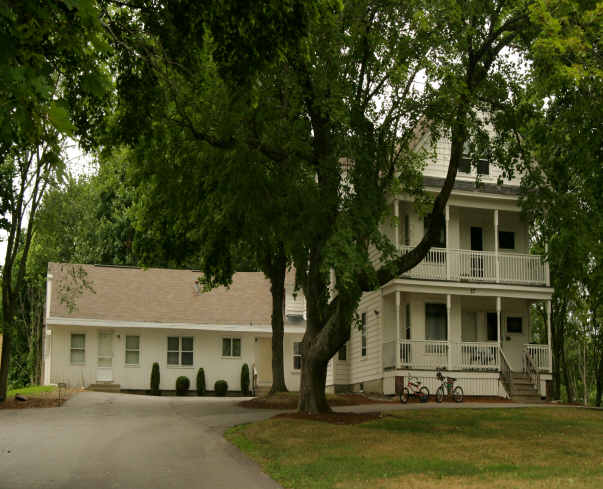 37 Pleasant St in Norton, MA - Foto de edificio