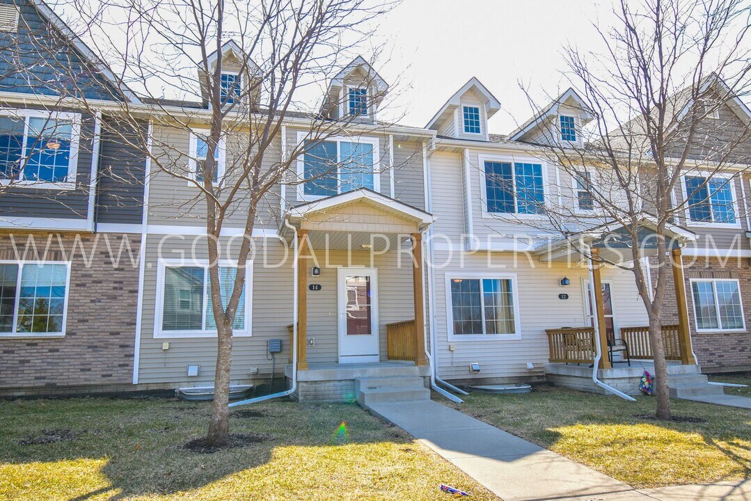 14 SE Booth Ave in Waukee, IA - Building Photo