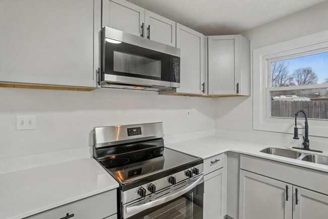 5713 Mayville Dr in Dayton, OH - Building Photo - Building Photo