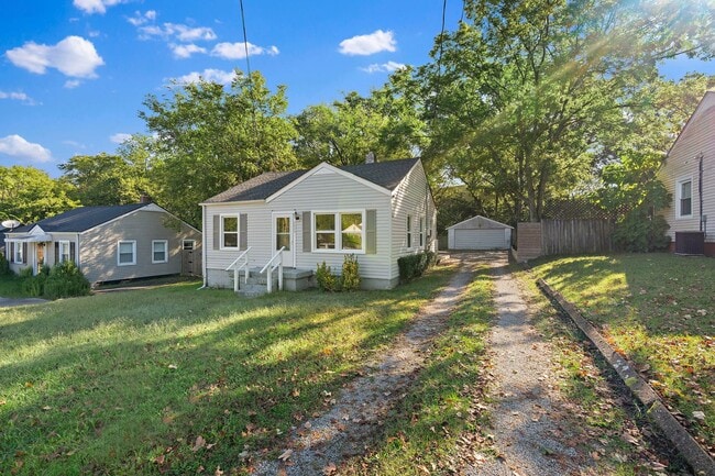 2009 Oakwood Ave in Nashville, TN - Building Photo - Building Photo