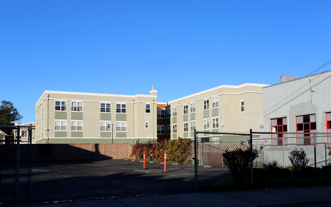 Trinity Plaza in Richmond, CA - Building Photo - Building Photo