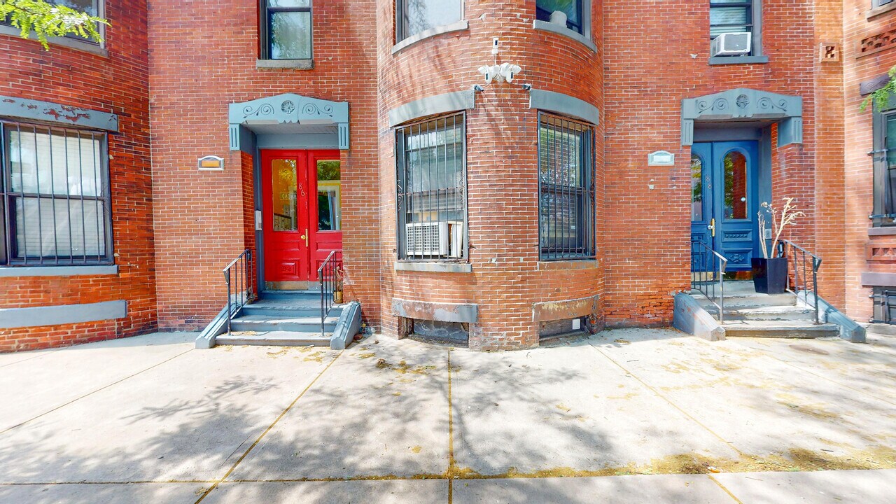 88 Hammond St, Unit B in Boston, MA - Building Photo