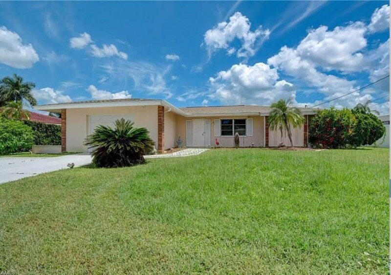 3919 SE 9th Ct in Cape Coral, FL - Building Photo