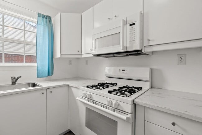 903 Sherman Ln in Norfolk, VA - Building Photo - Building Photo