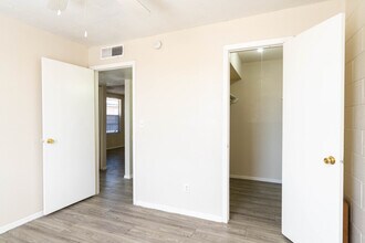 Tigua Village in El Paso, TX - Foto de edificio - Interior Photo