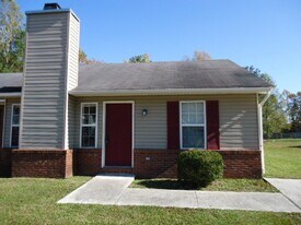 216 Deer Creek Dr in Jacksonville, NC - Building Photo