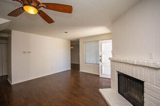 238 Riverview Way in Oceanside, CA - Building Photo - Building Photo