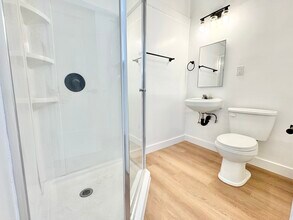1110 S Lake St in Los Angeles, CA - Building Photo - Building Photo