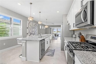 20274 Napa Loop in Estero, FL - Foto de edificio - Building Photo