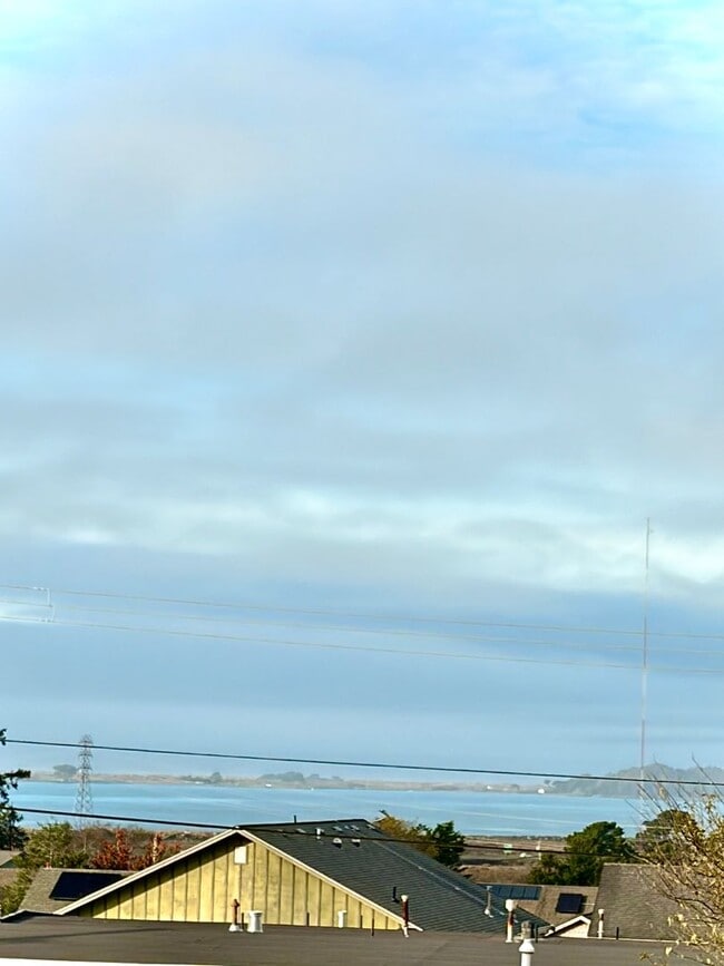 2341 Lee Ln in Eureka, CA - Building Photo - Building Photo