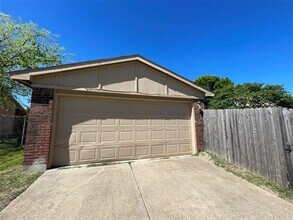 1218 Greenbriar Ln in Lancaster, TX - Building Photo - Building Photo