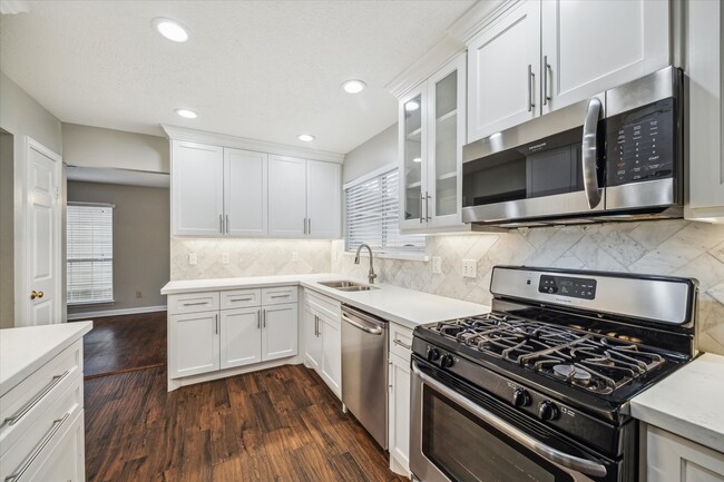 property at 3315 Kings Mountain Dr