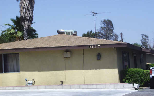 9127 Juniper Ave in Fontana, CA - Foto de edificio - Building Photo