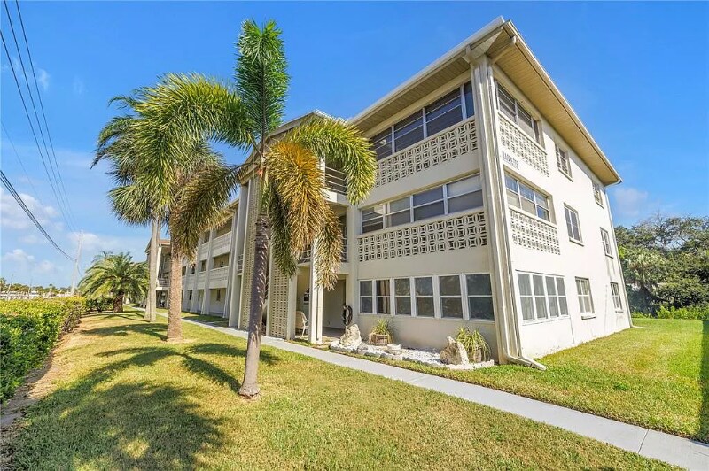4455 Duhme Rd in St. Petersburg, FL - Building Photo