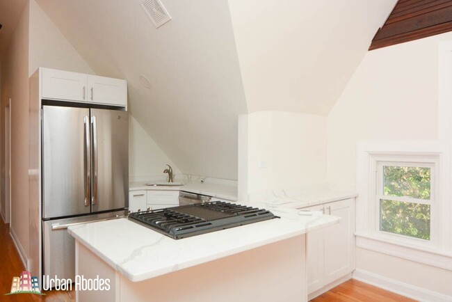 1111 W Roscoe St, Unit 3 in Chicago, IL - Building Photo - Building Photo