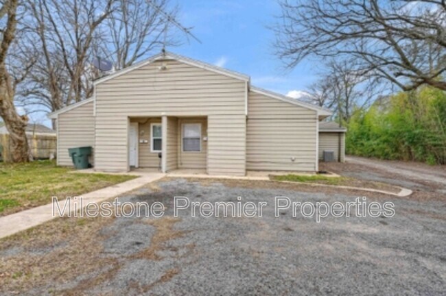 817 S Elm St in Sherman, TX - Building Photo - Building Photo