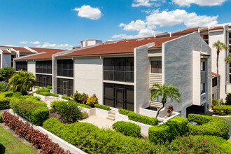 Flagship Village Condos in Ft. Myers, FL - Building Photo - Building Photo