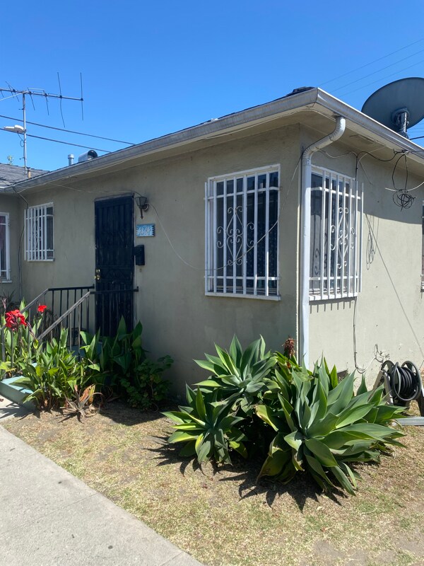 property at 4364 Ascot Ave