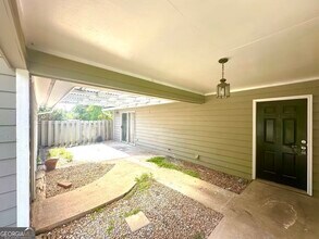 100 Lakeview Ln in Fayetteville, GA - Building Photo - Building Photo