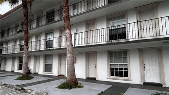 3245 Virginia St, Unit 61 in Miami, FL - Building Photo - Building Photo