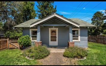 1206 NW Elgin Ave in Bend, OR - Building Photo - Building Photo