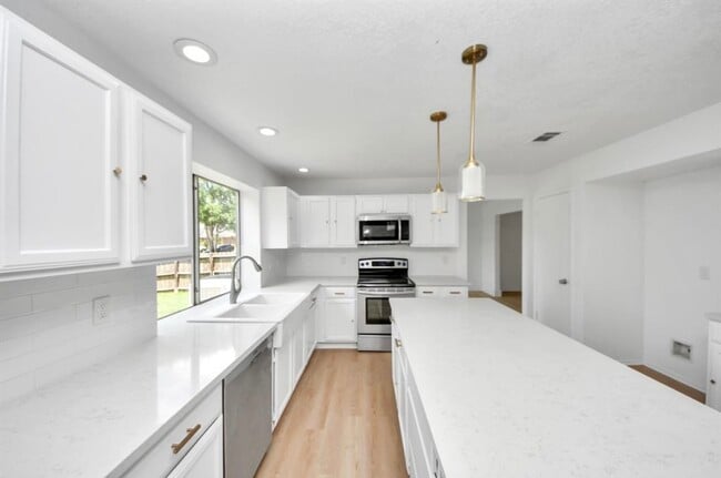 3223 Deer Valley Dr in Spring, TX - Building Photo - Building Photo