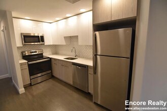 321 Brookline Ave, Unit B in Boston, MA - Building Photo - Building Photo