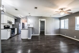 2301 Tern Cir in Austin, TX - Foto de edificio - Building Photo