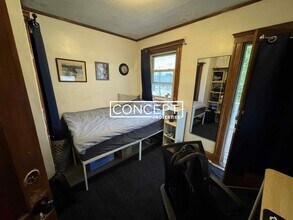 32 Chetwynd Rd in Somerville, MA - Building Photo - Building Photo