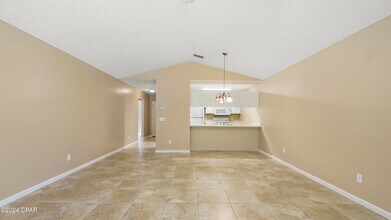 8410 N Lagoon Dr in Panama City, FL - Building Photo - Building Photo