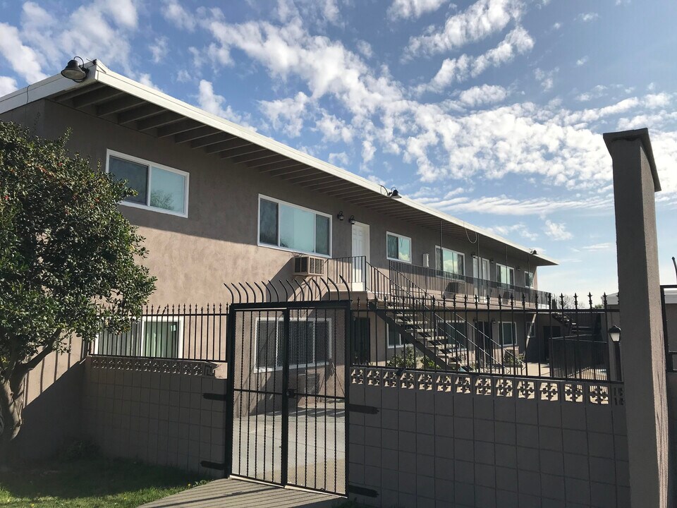 5461 Kingsley St, Unit F in Montclair, CA - Building Photo