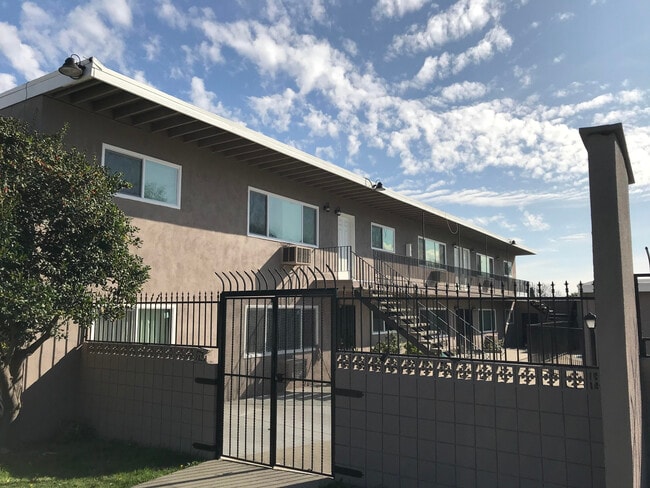 5461 Kingsley St, Unit F