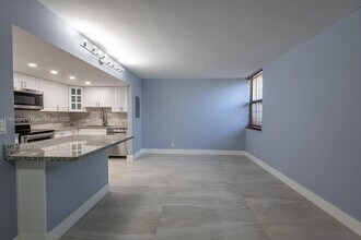 20350 W Country Club Dr in Aventura, FL - Building Photo - Building Photo