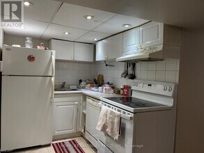 31 Compton Dr in Toronto, ON - Building Photo - Building Photo