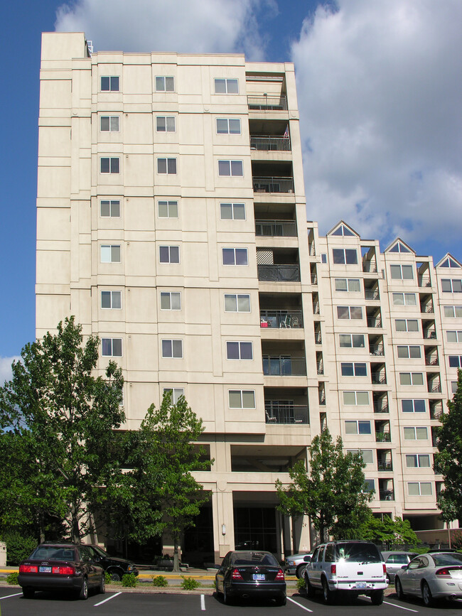 The Harbours Condominiums in Jeffersonville, IN - Foto de edificio - Building Photo