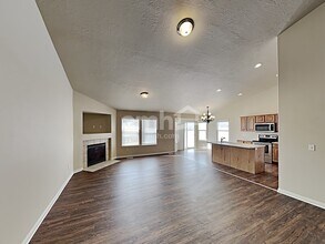 6503 W Scarlet Oak Dr in West Jordan, UT - Foto de edificio - Building Photo