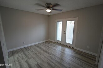 850 S River Dr in Tempe, AZ - Building Photo - Building Photo