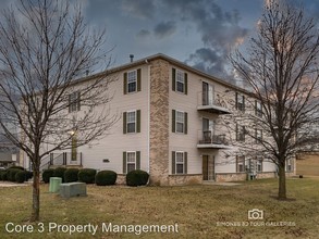 2001 S Morris Ave in Bloomington, IL - Foto de edificio - Building Photo