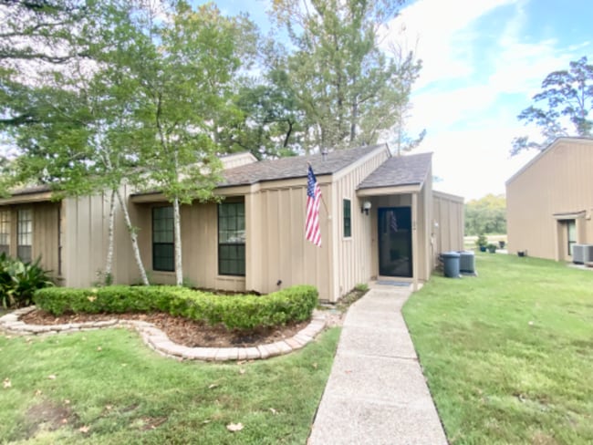 property at 82 N Court Villa Dr