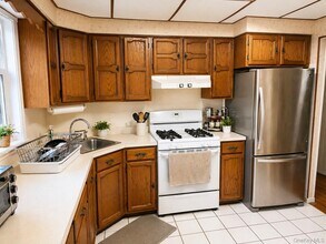 49 Garden Blvd in Hicksville, NY - Building Photo - Building Photo
