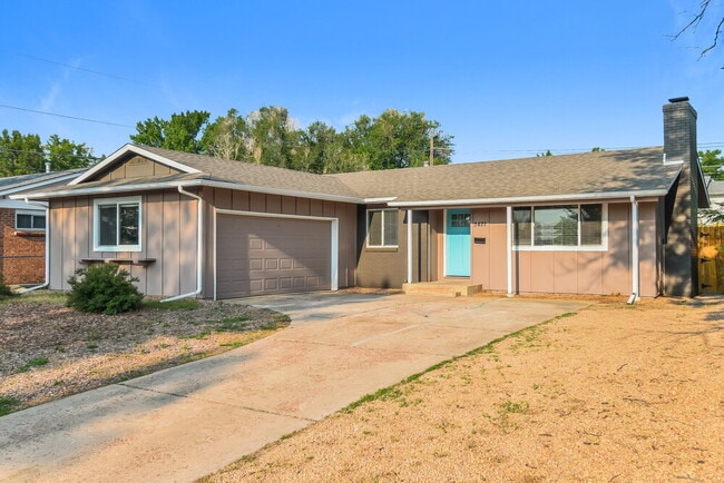 property at 3421 Greenwood Cir