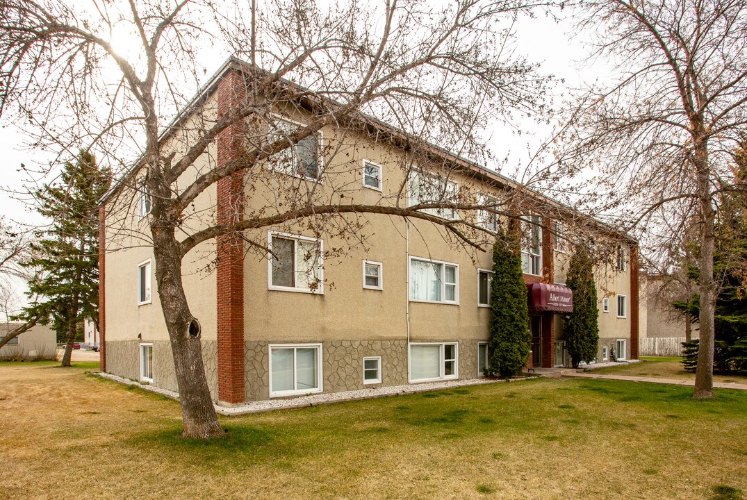 Albert Manor in Edmonton, AB - Building Photo