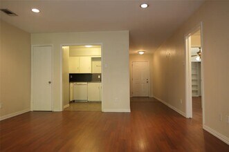 6914 Walling Ln in Dallas, TX - Building Photo - Building Photo