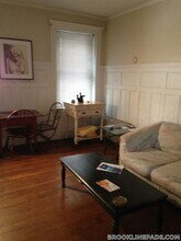 1247 Beacon St, Unit 2 in Brookline, MA - Building Photo - Building Photo