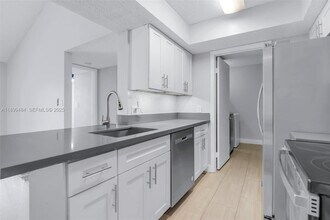 5780 Rock Island Rd in Tamarac, FL - Building Photo - Building Photo